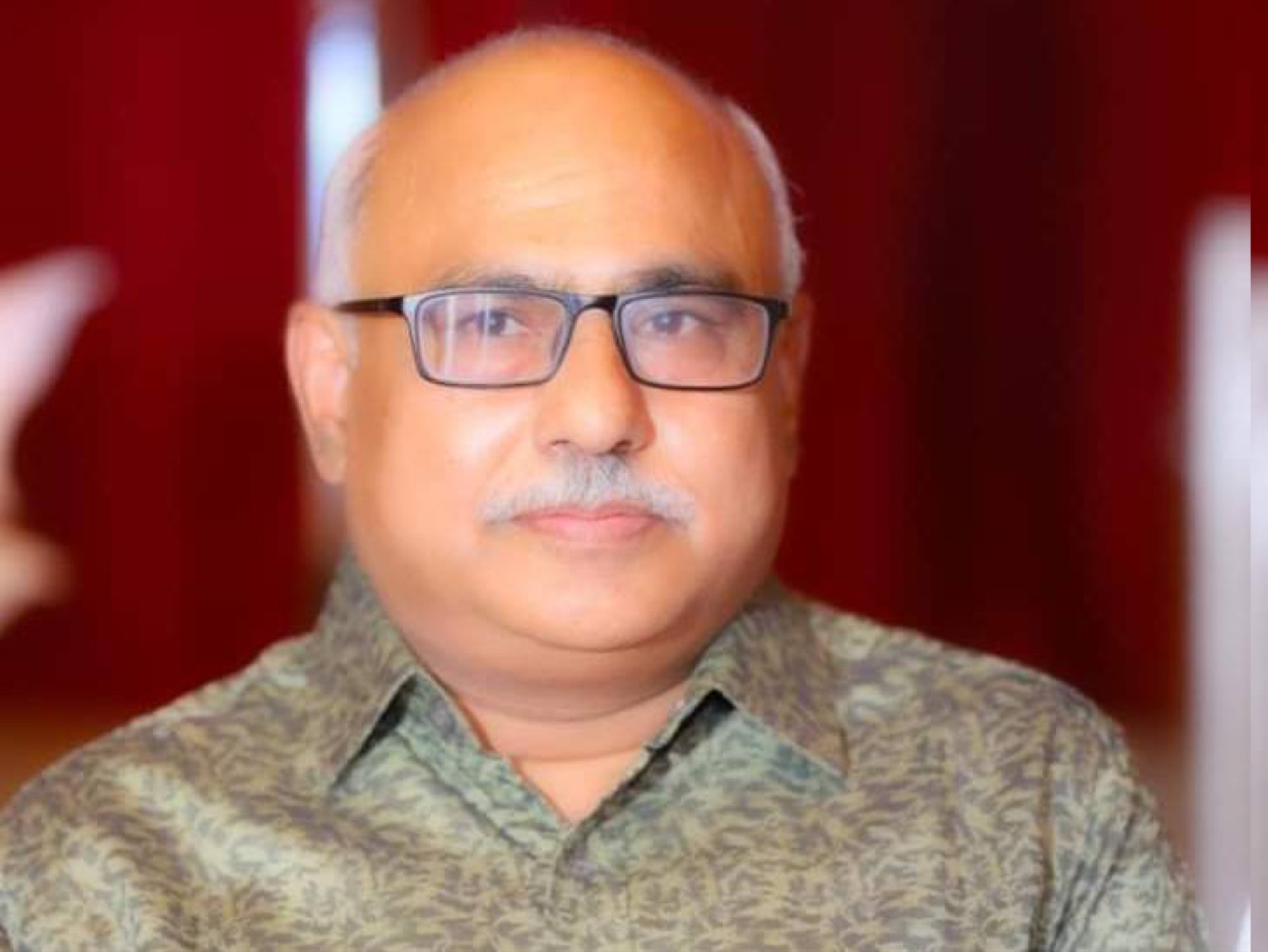 An earlier portrait photograph of Hemant Khandelwal
