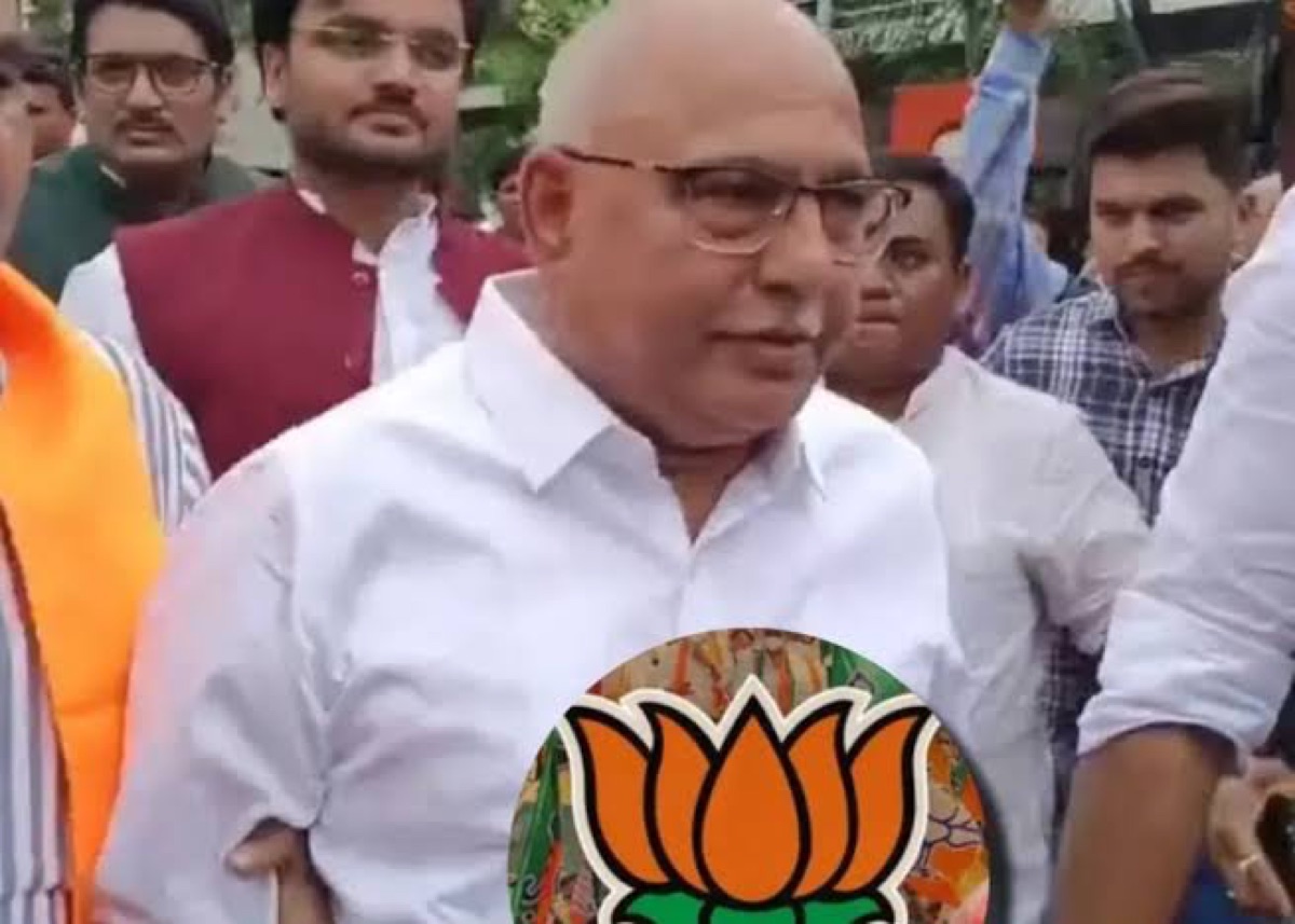 Hemant Khandelwal with party workers and supporters