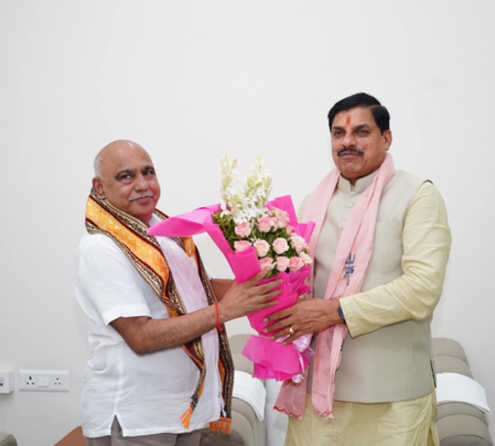 Hemant Khandelwal at a courtesy meeting, receiving a bouquet
