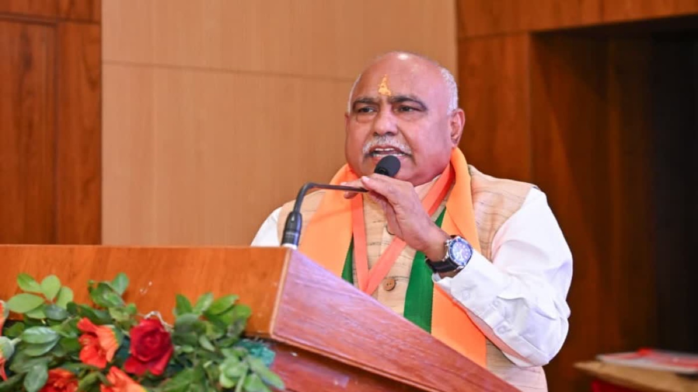 Hemant Khandelwal speaking from a podium at a public function