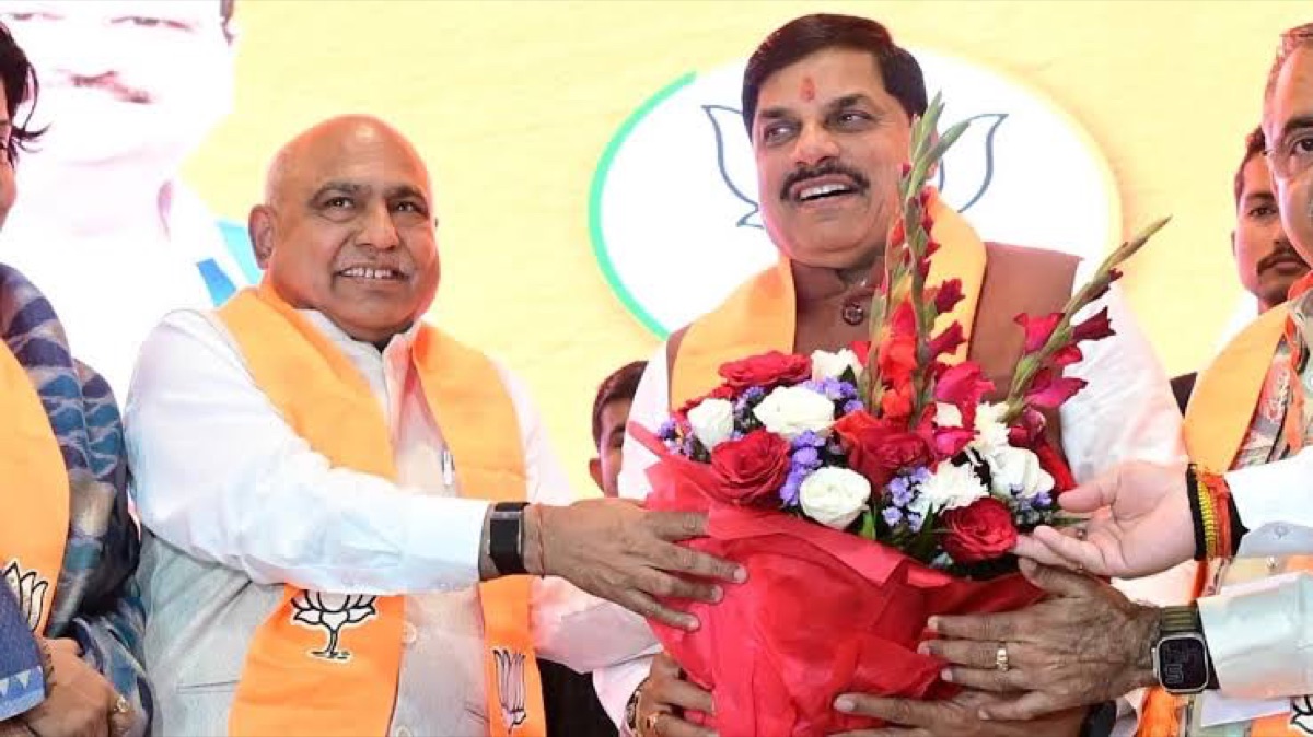 Hemant Khandelwal with senior party leaders at a state event