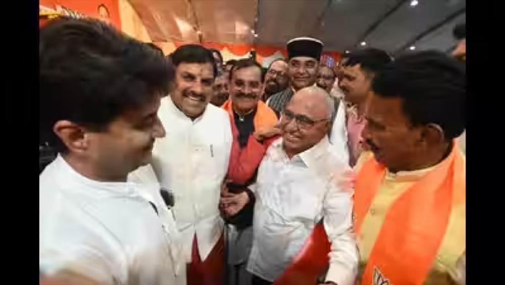 Hemant Khandelwal among party leaders and workers at a gathering