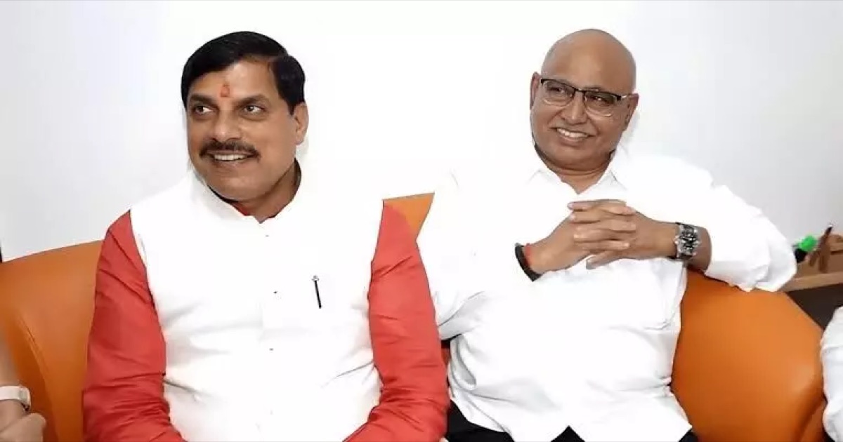 Hemant Khandelwal seated beside the Chief Minister of Madhya Pradesh