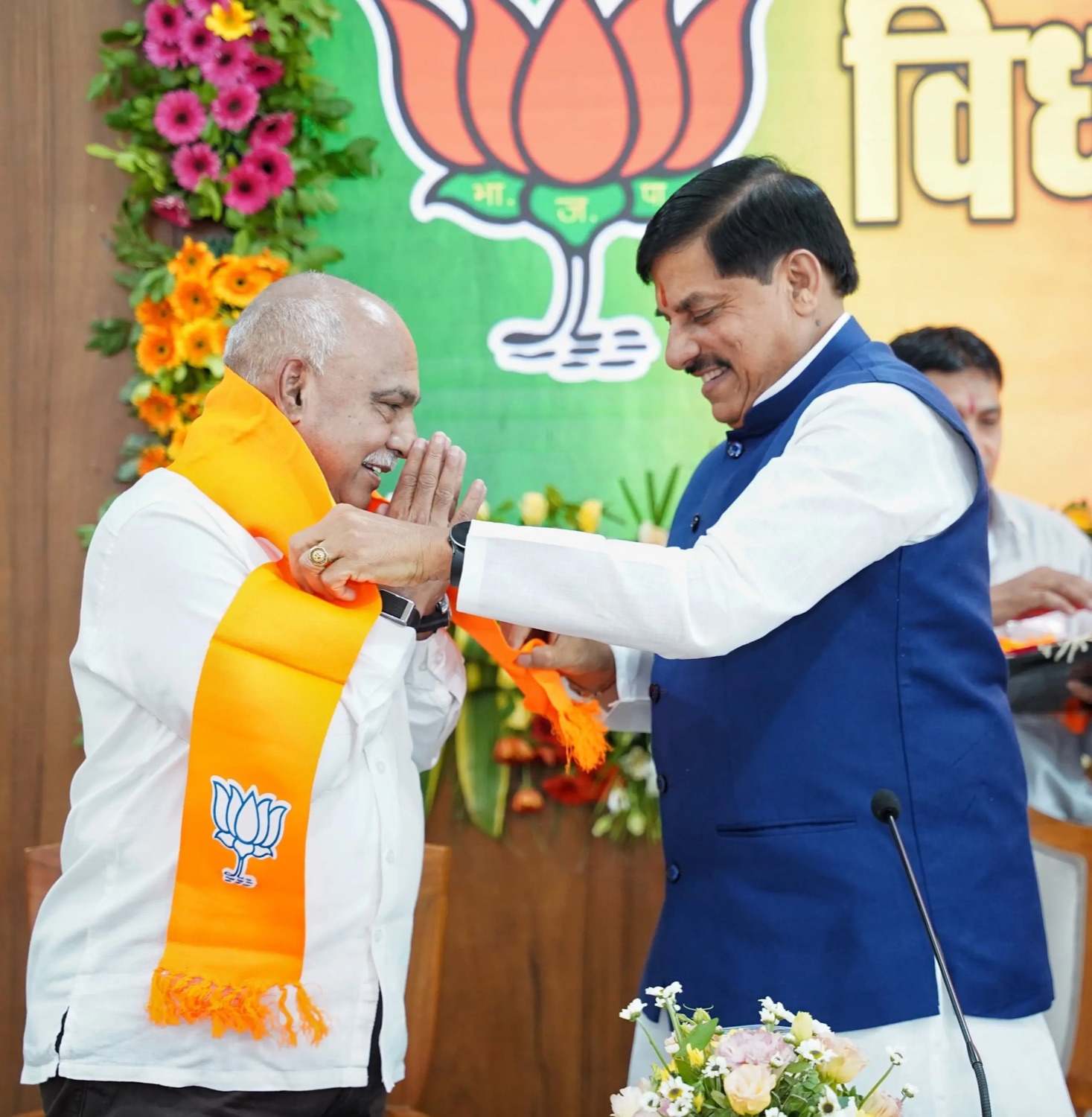 Hemant Khandelwal being welcomed at a party event