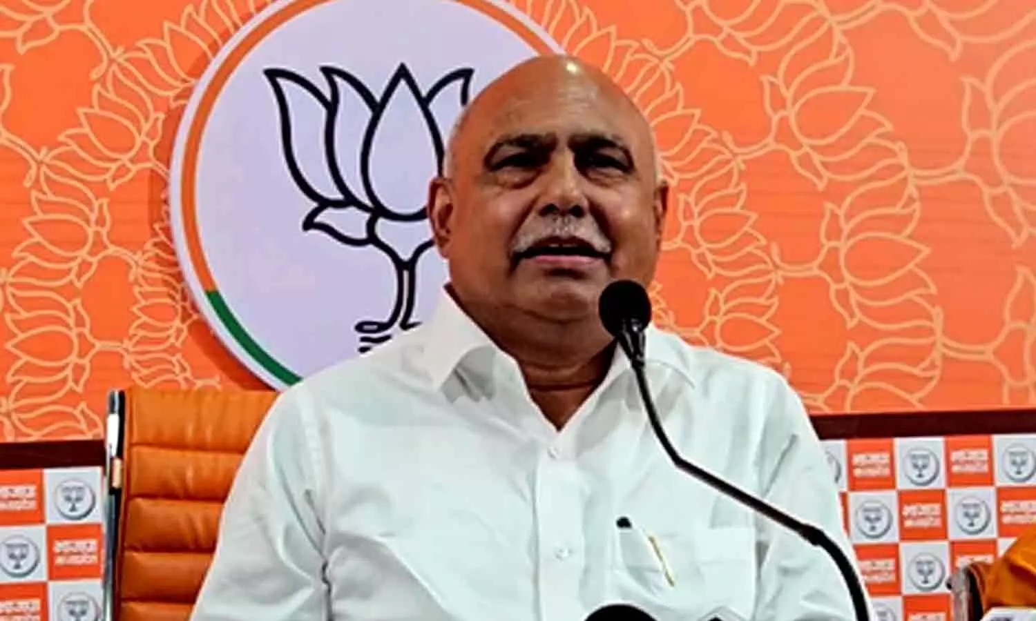 Hemant Khandelwal speaking at a party press briefing