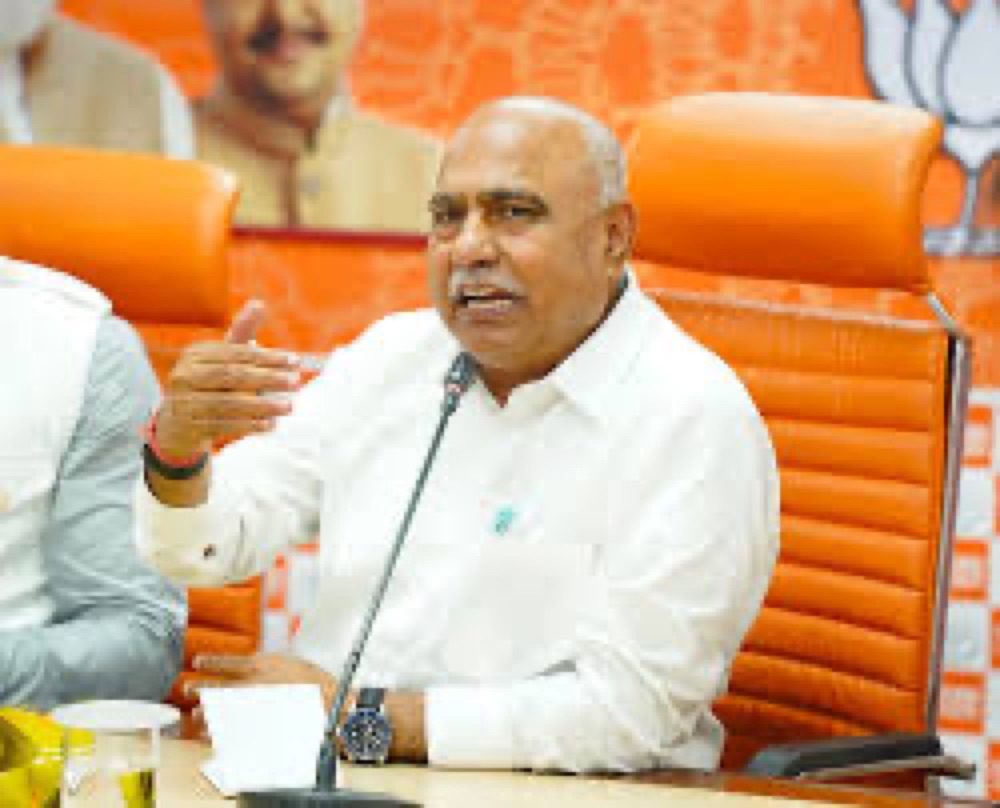 Hemant Khandelwal speaking at the party office