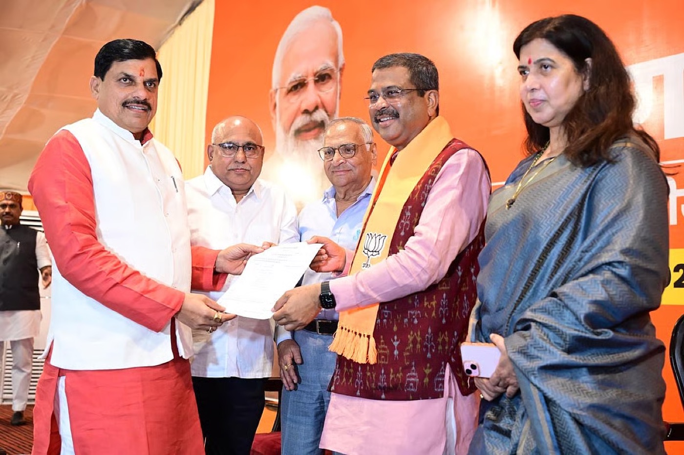 The certificate of election being presented to Hemant Khandelwal on stage